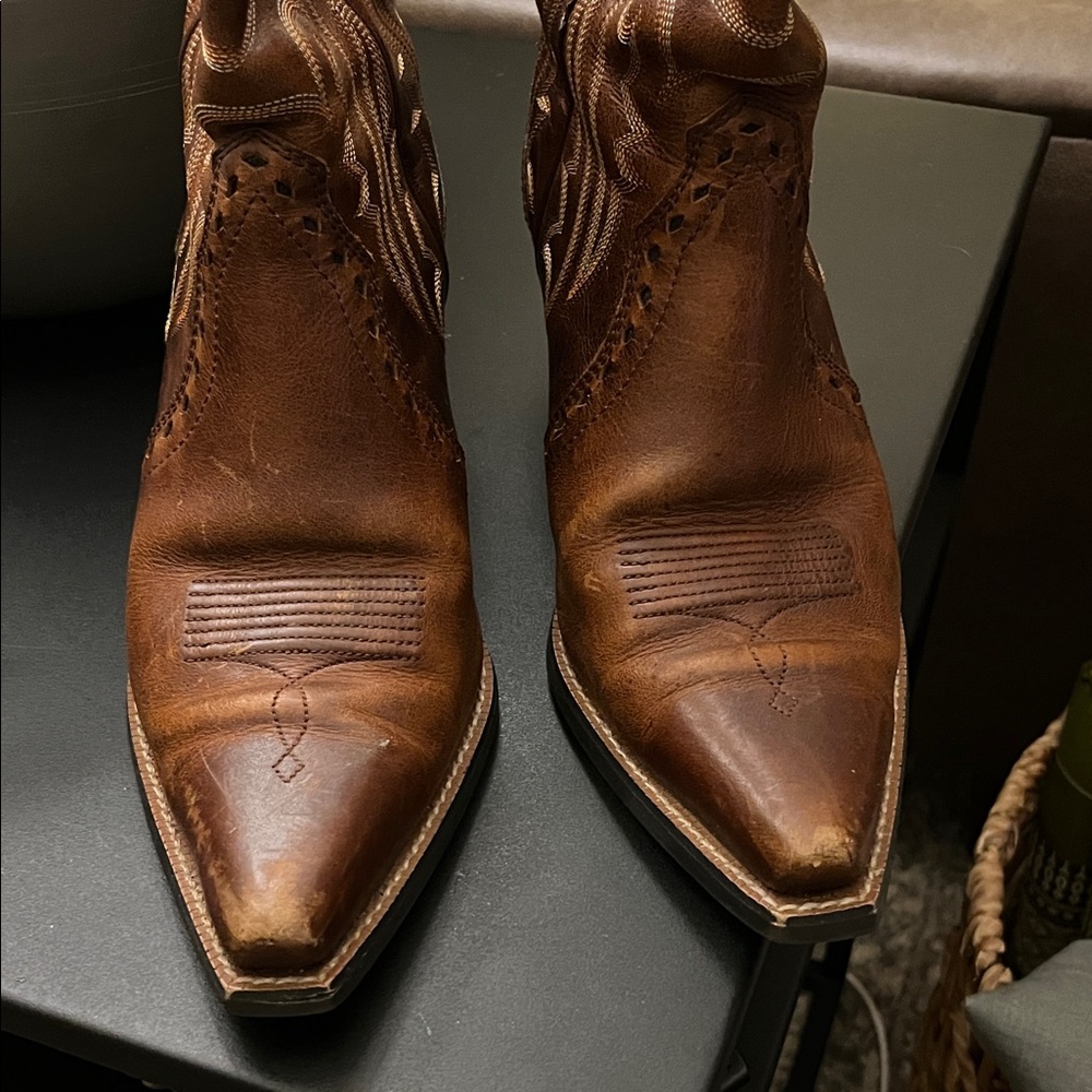 Ariat cowboy boot